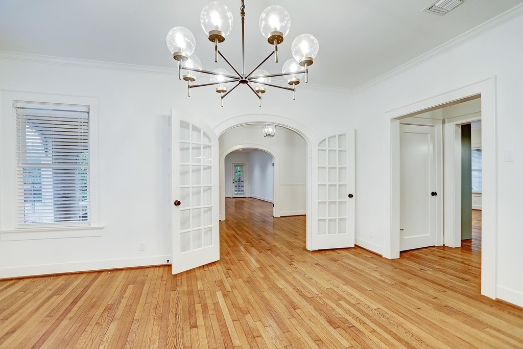 1903 W Walker Street - Photo 12