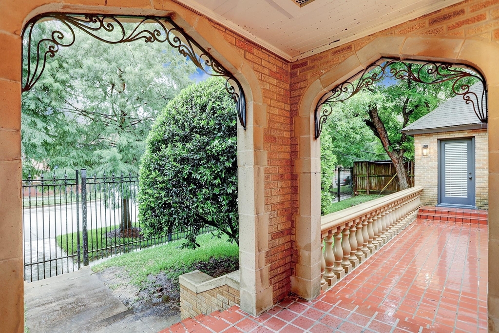 1903 W Walker Street - Photo 6