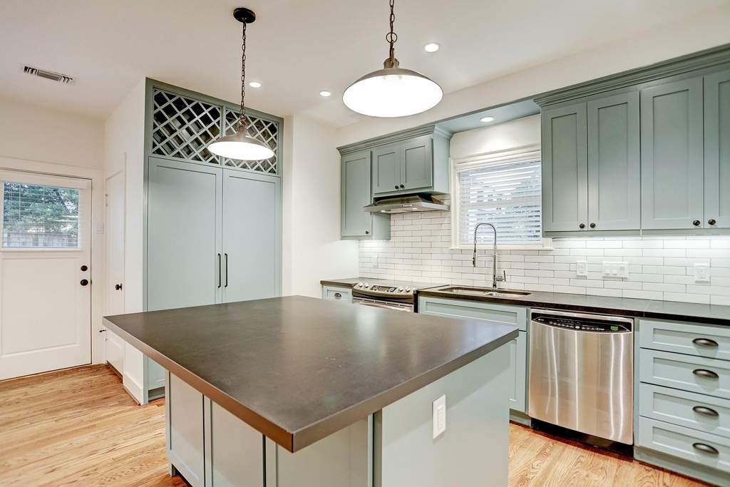 1903 W Walker Street - Photo 13