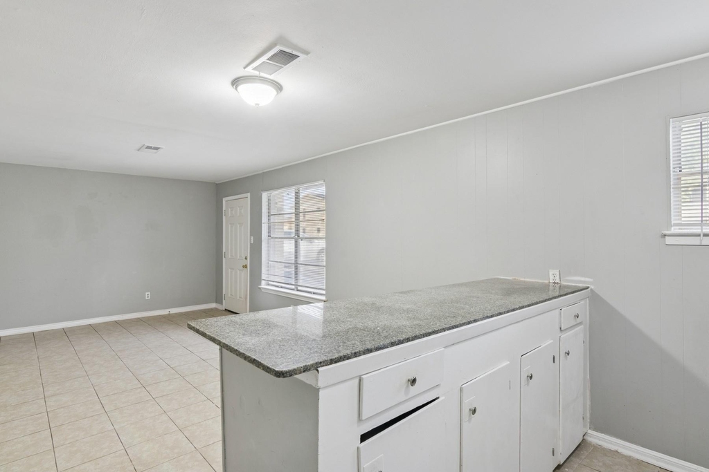 3635 N Macgregor Way - Photo 7