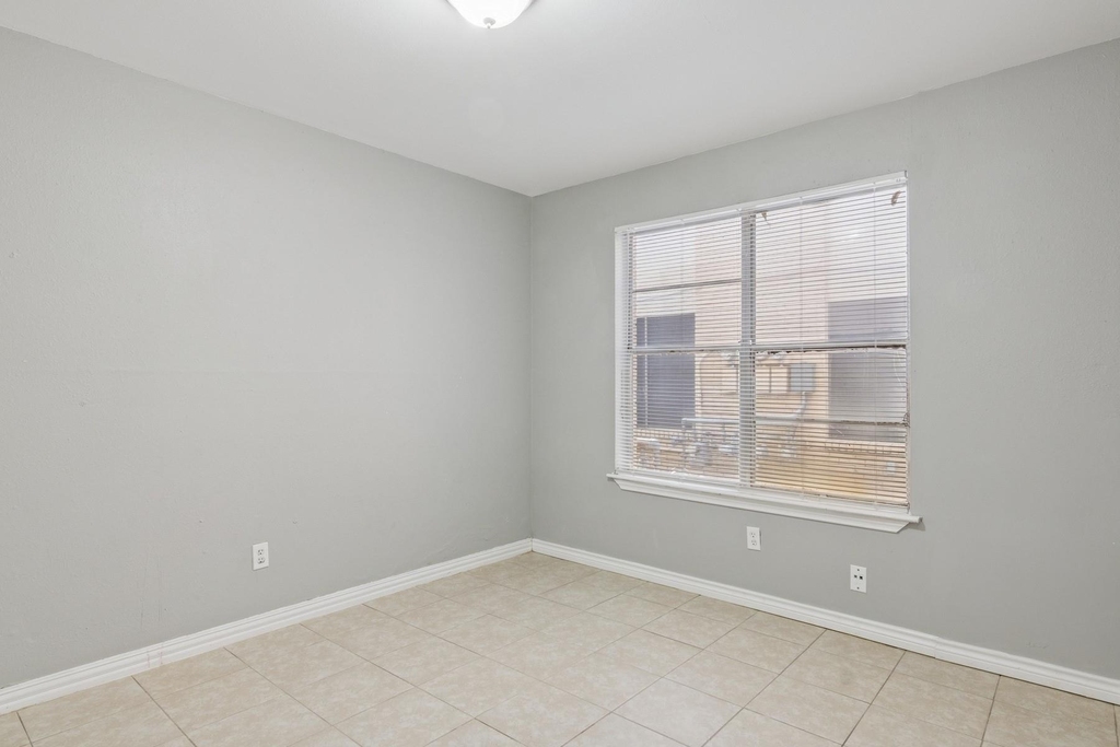 3635 N Macgregor Way - Photo 8