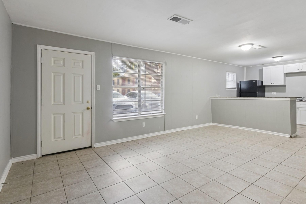 3635 N Macgregor Way - Photo 5