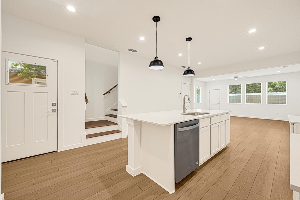 3225 Dennis Street - Photo 3