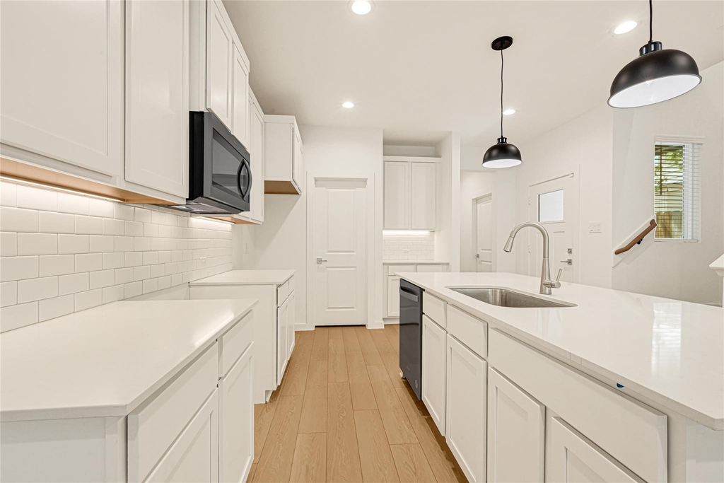 3225 Dennis Street - Photo 2
