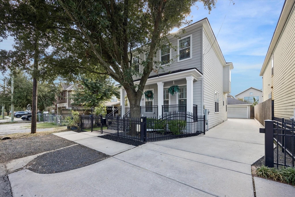 1423 Nashua Street - Photo 3