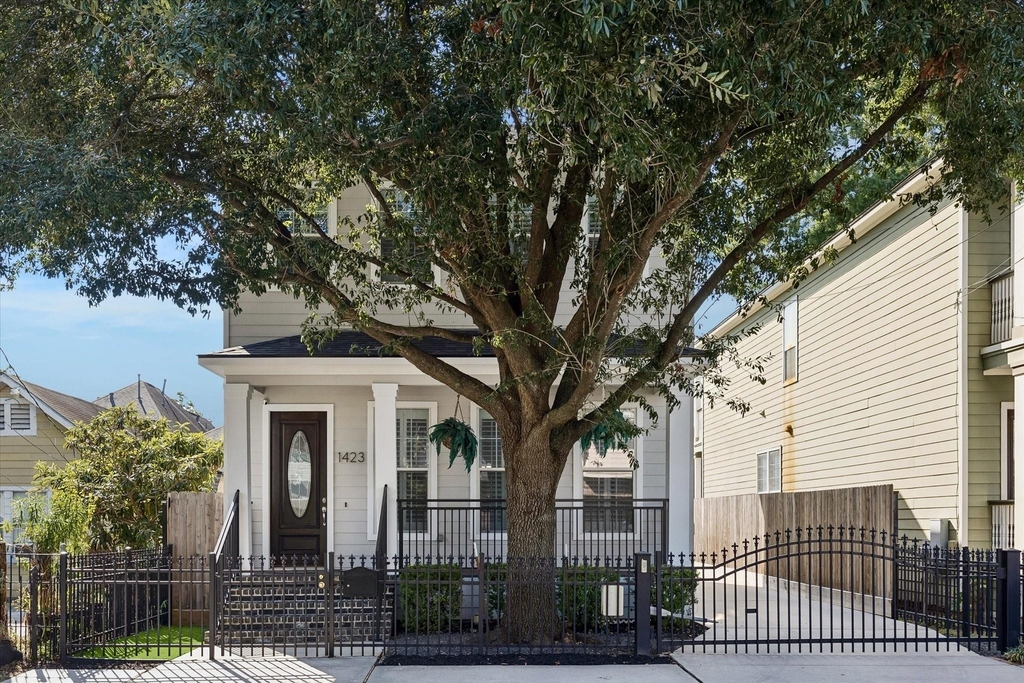 1423 Nashua Street - Photo 0