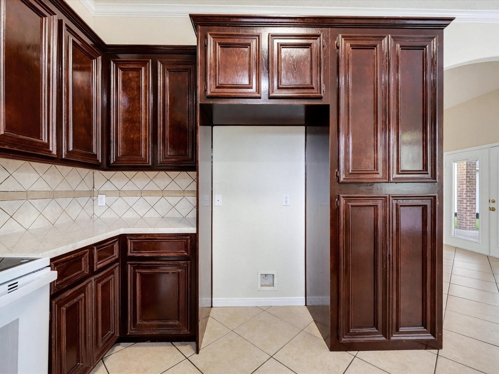16739 Barcelona Drive - Photo 10