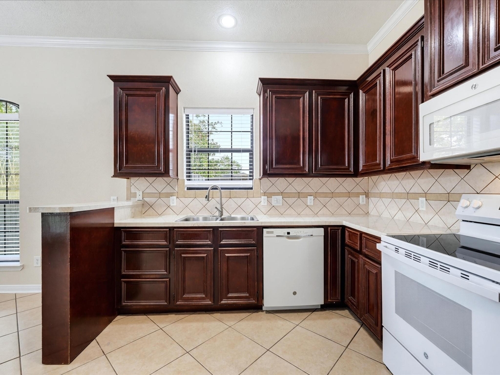 16739 Barcelona Drive - Photo 11