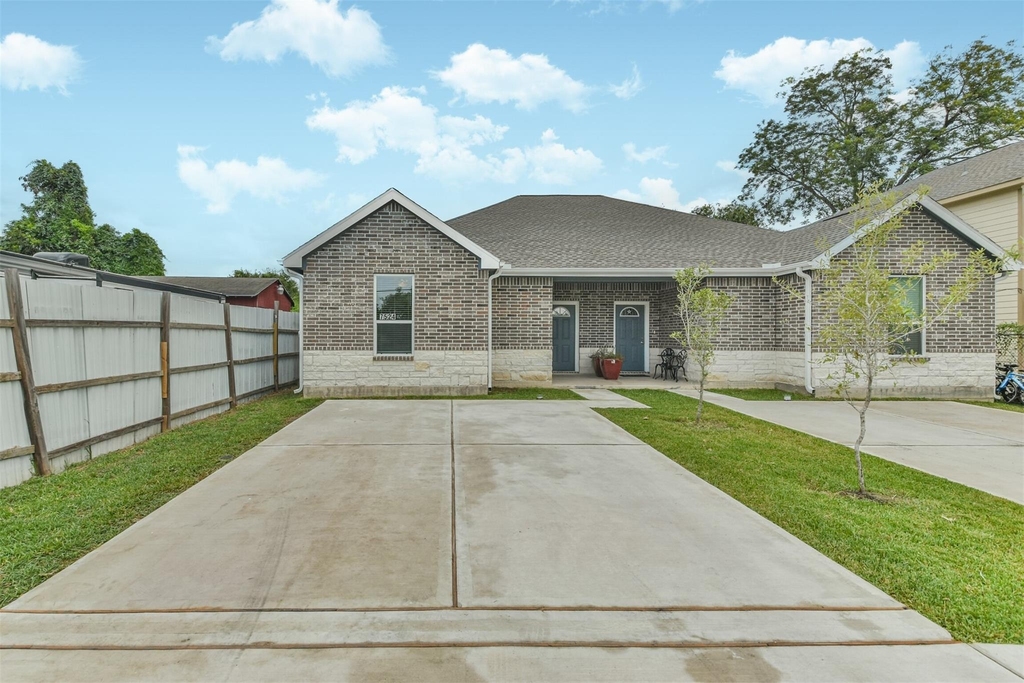 7524 E Maxroy Street - Photo 0