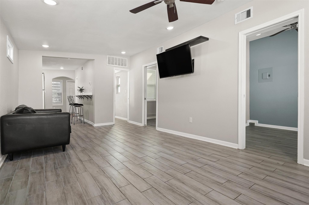 1028 Avenue K - Photo 7