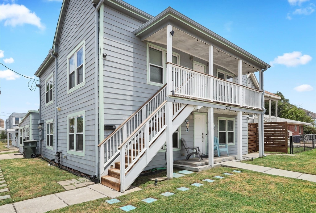 1028 Avenue K - Photo 13