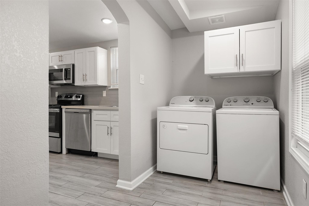 1028 Avenue K - Photo 3