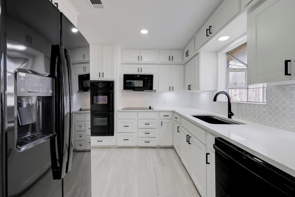 5530 Lincrest Lane - Photo 7
