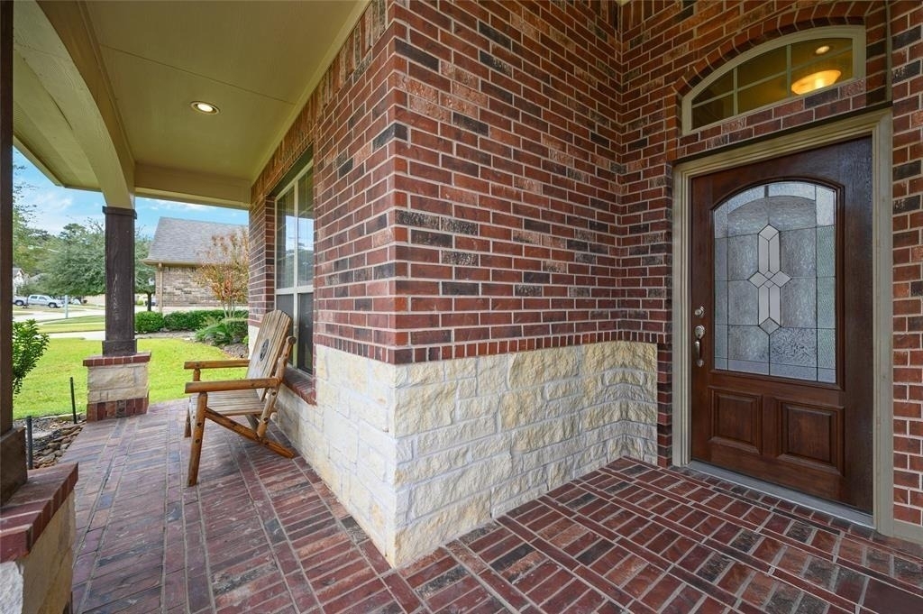 1046 Cedar Lake Court - Photo 2