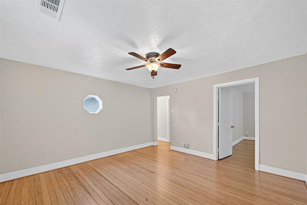 5122 Larkin Street - Photo 6