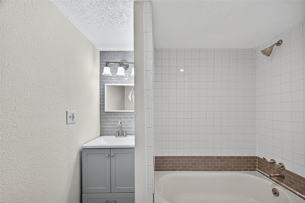 5122 Larkin Street - Photo 18