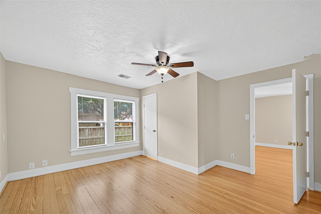 5122 Larkin Street - Photo 14
