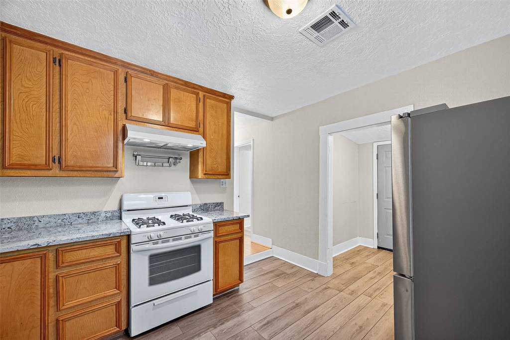 5122 Larkin Street - Photo 11