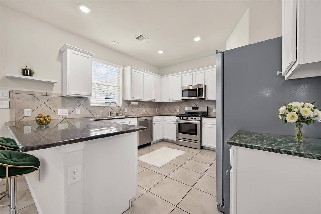 20223 Highfield Park Drive - Photo 10
