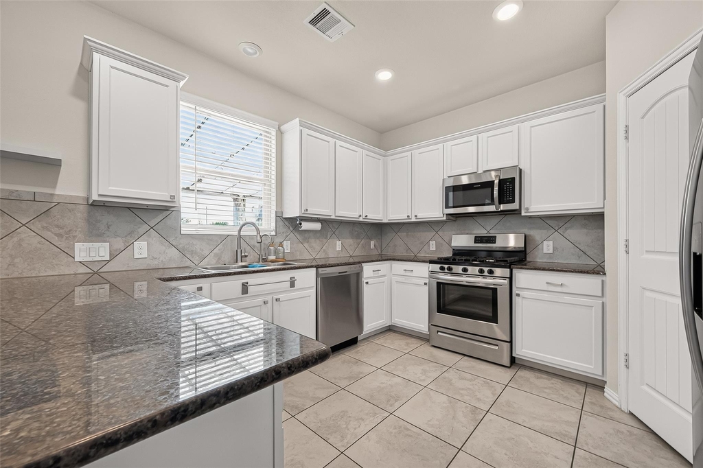20223 Highfield Park Drive - Photo 12