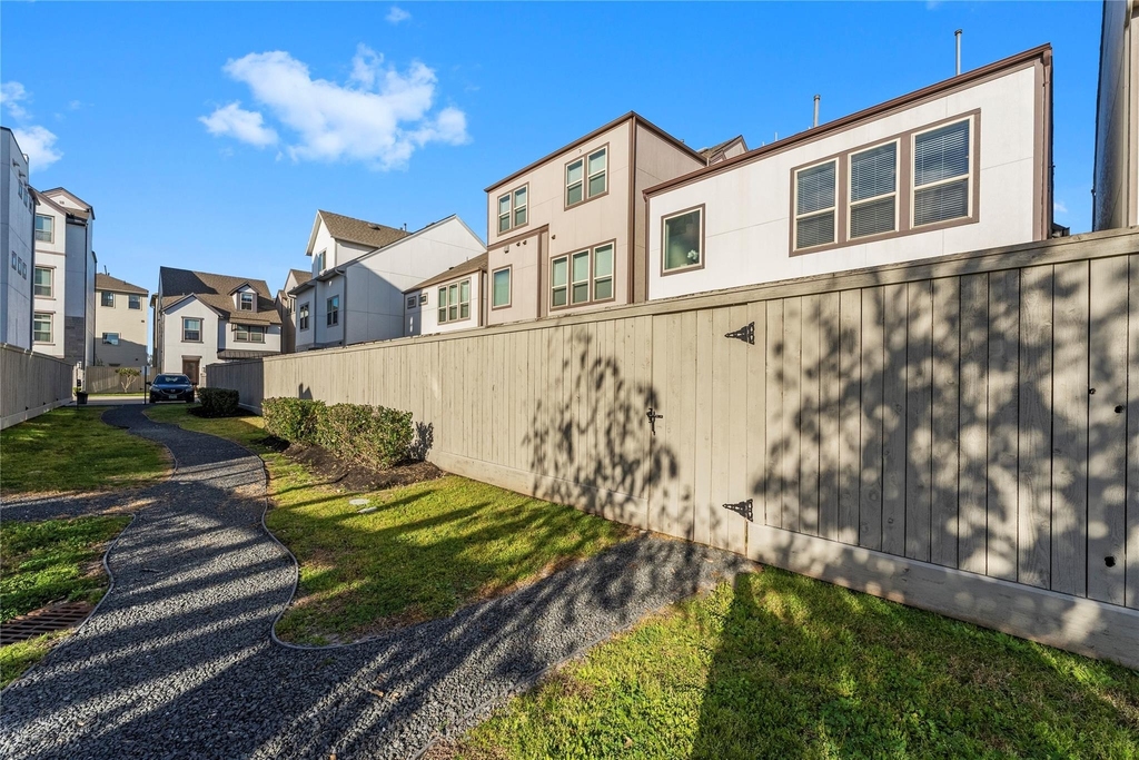 817 Kamano Avenue - Photo 27