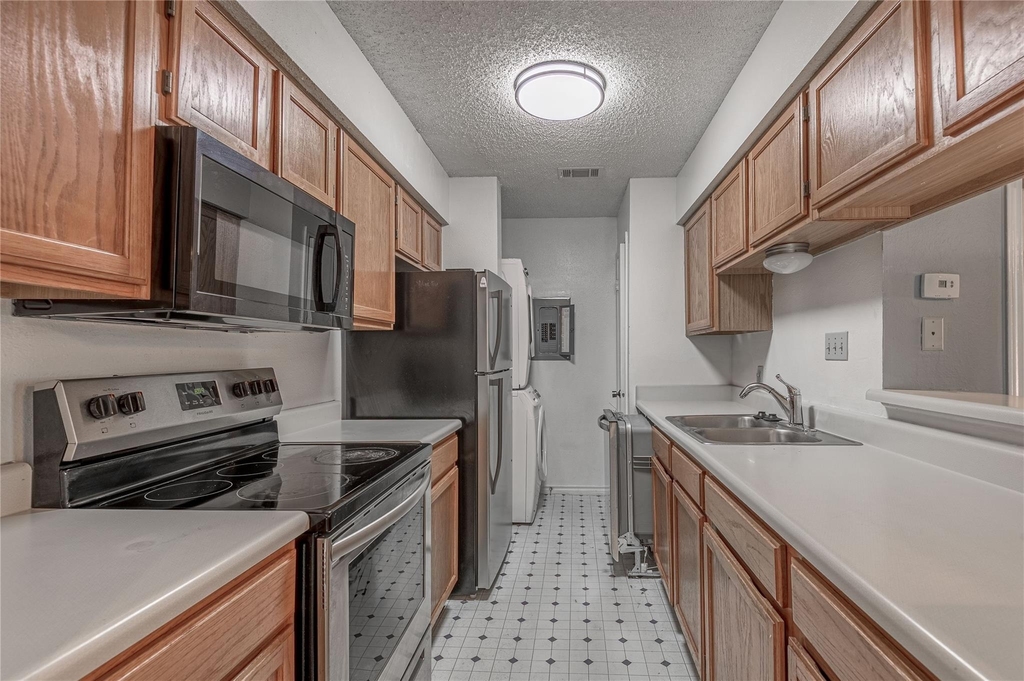 1228 Avenue O - Photo 10