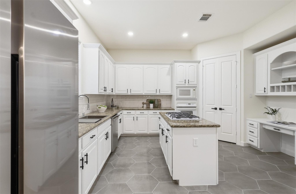 1110 Birdsall Street - Photo 10