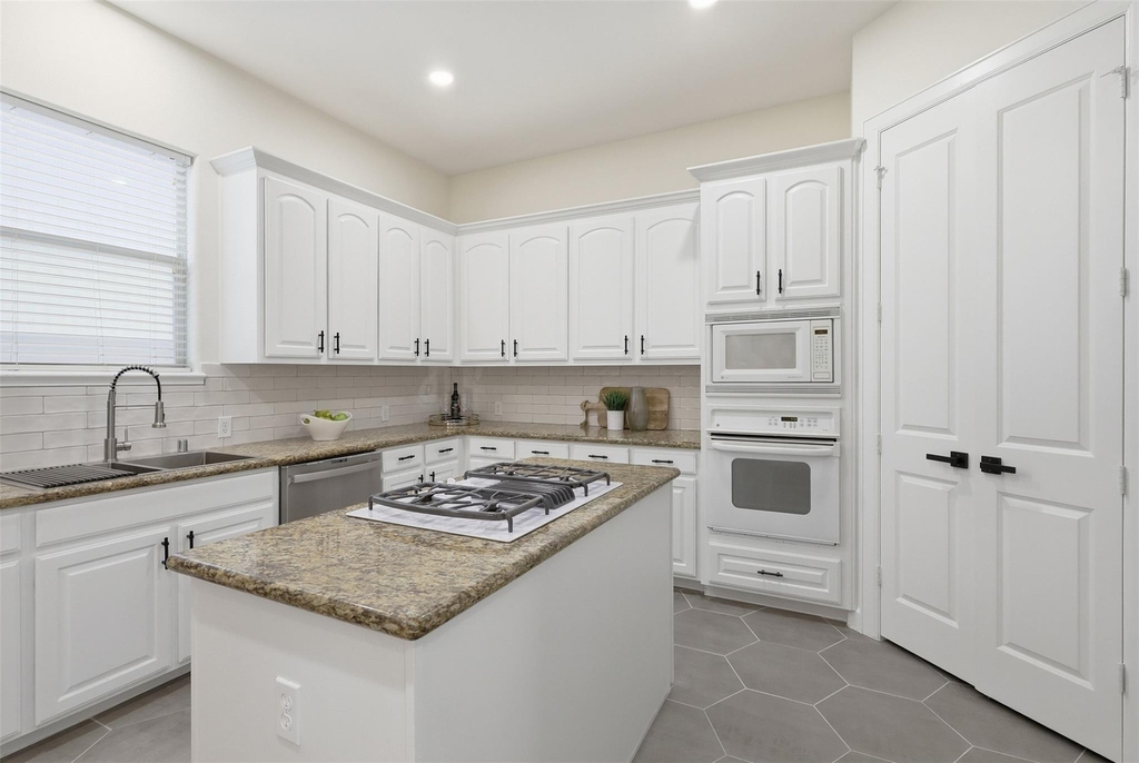 1110 Birdsall Street - Photo 13