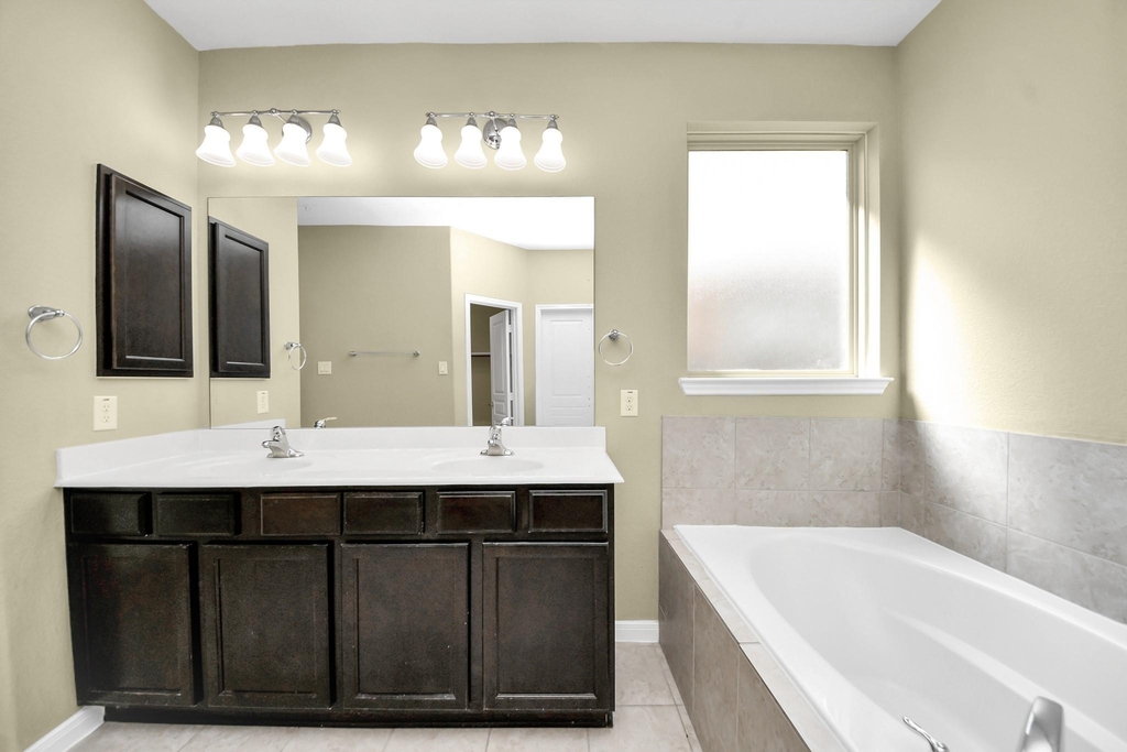 6418 Burgess Heights Lane - Photo 33