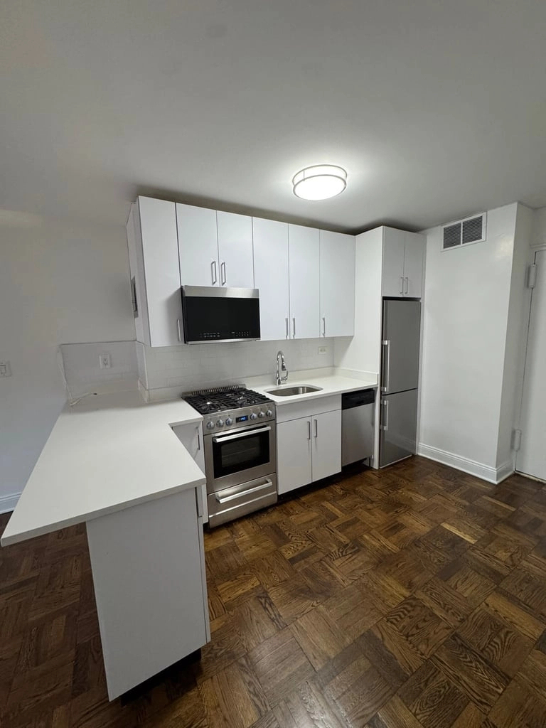 East 37th street - Photo 2