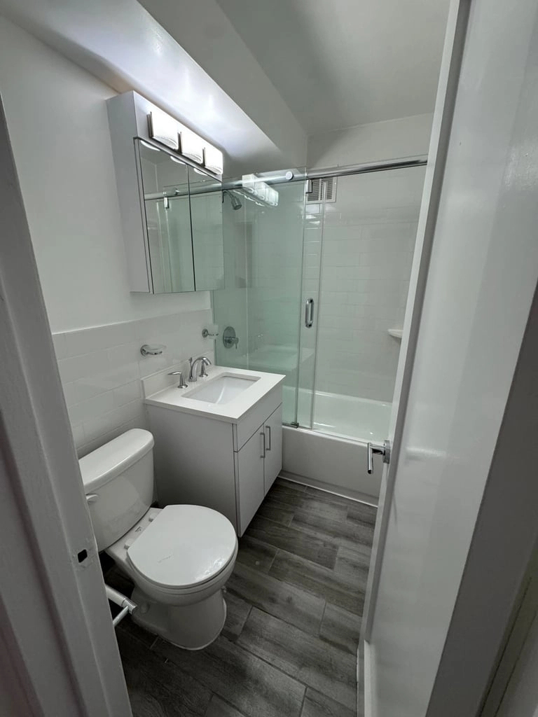 East 37th street - Photo 3