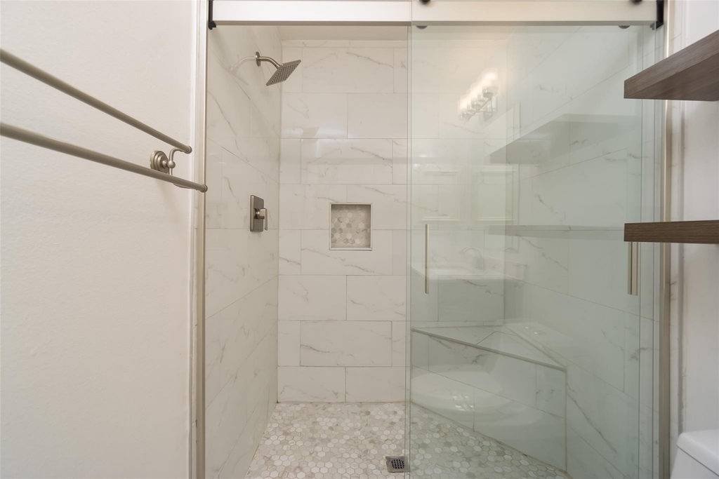 910 W Heights Hollow Lane - Photo 11