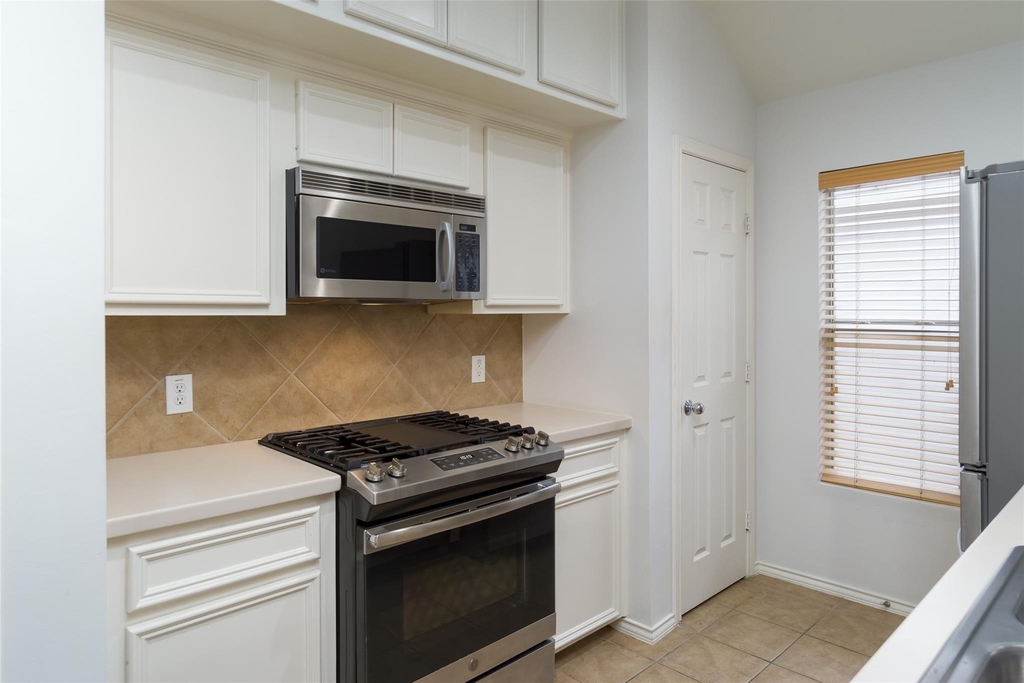 910 W Heights Hollow Lane - Photo 6
