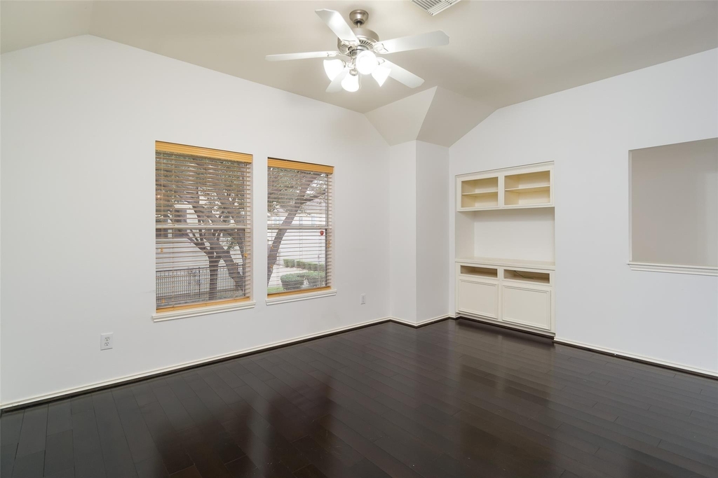 910 W Heights Hollow Lane - Photo 4