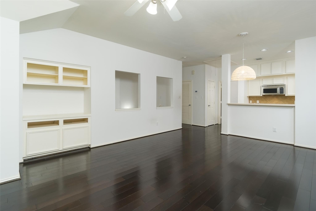 910 W Heights Hollow Lane - Photo 3