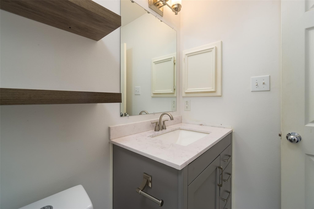 910 W Heights Hollow Lane - Photo 10