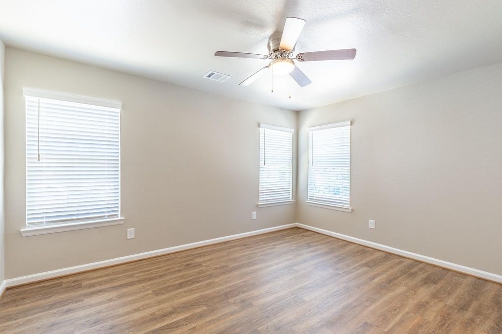 233 Park Place Circle - Photo 8