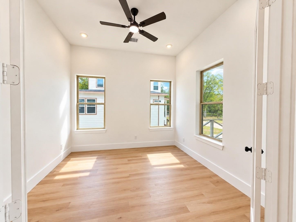 13523 Lakecrest Drive - Photo 8
