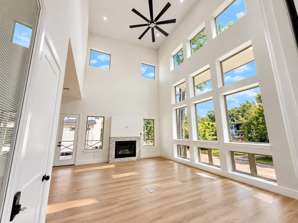 13523 Lakecrest Drive - Photo 3