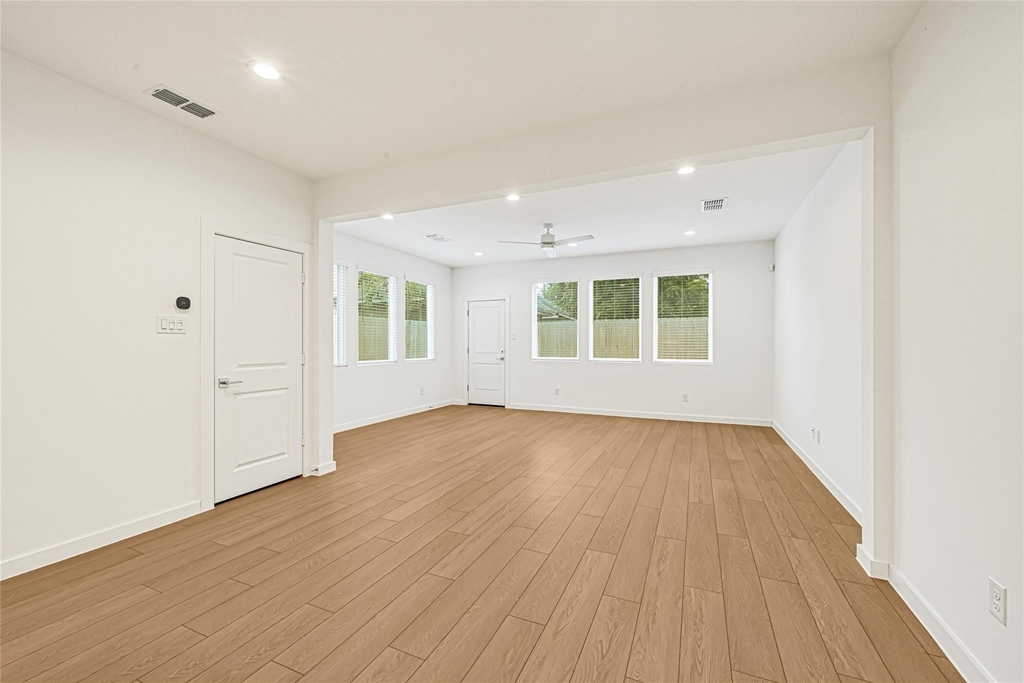 3227 Dennis Street - Photo 4