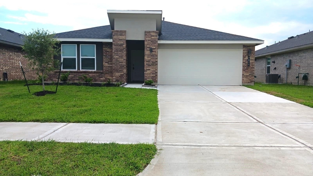 7814 Brumbly Lane - Photo 0
