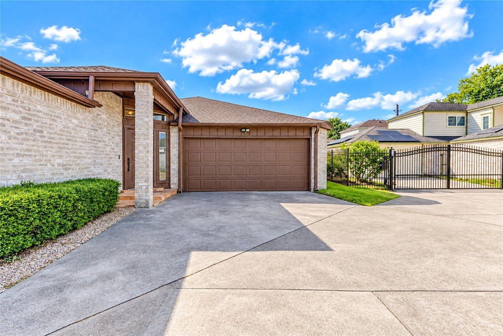 1516 Beaconshire Road - Photo 1