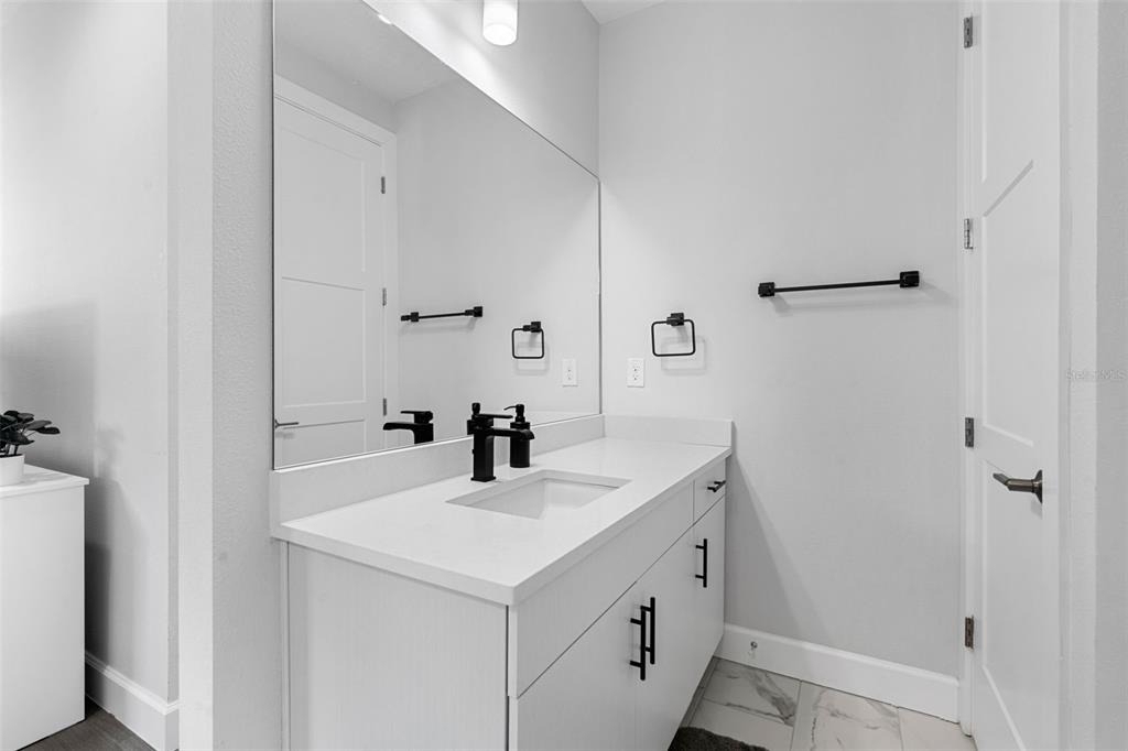 1332 W Gray Street - Photo 18