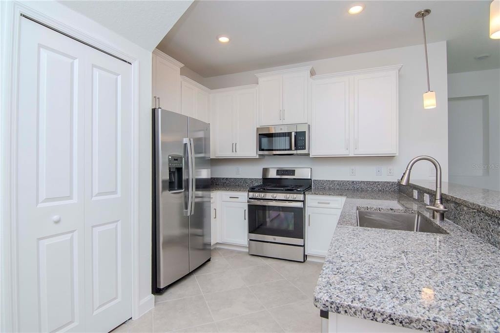 3210 Bryant Park Drive - Photo 6