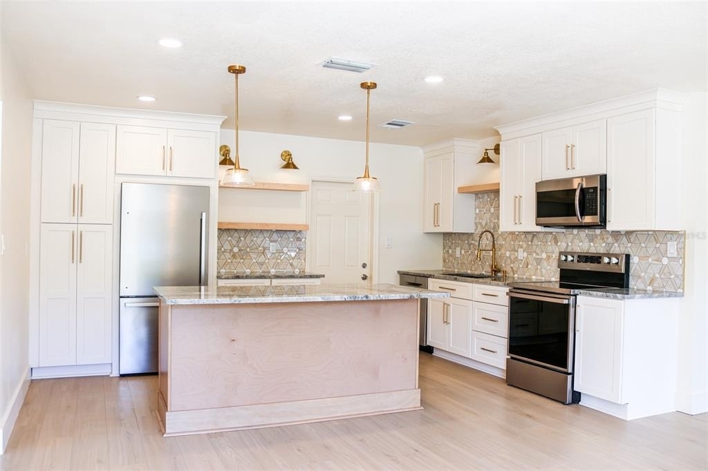 4211 W Bay View Avenue - Photo 2