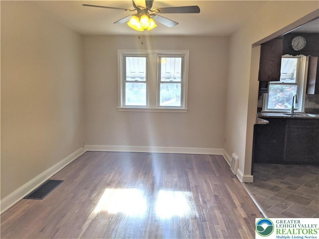 703 Spring Street - Photo 4