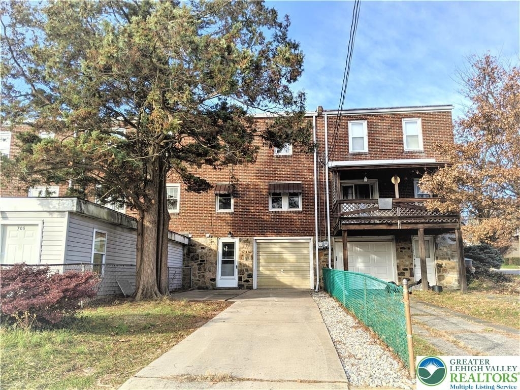 703 Spring Street - Photo 1
