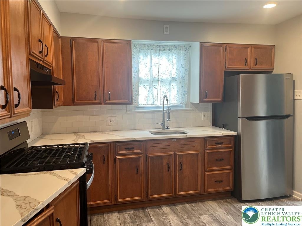 528 Centre Street - Photo 10