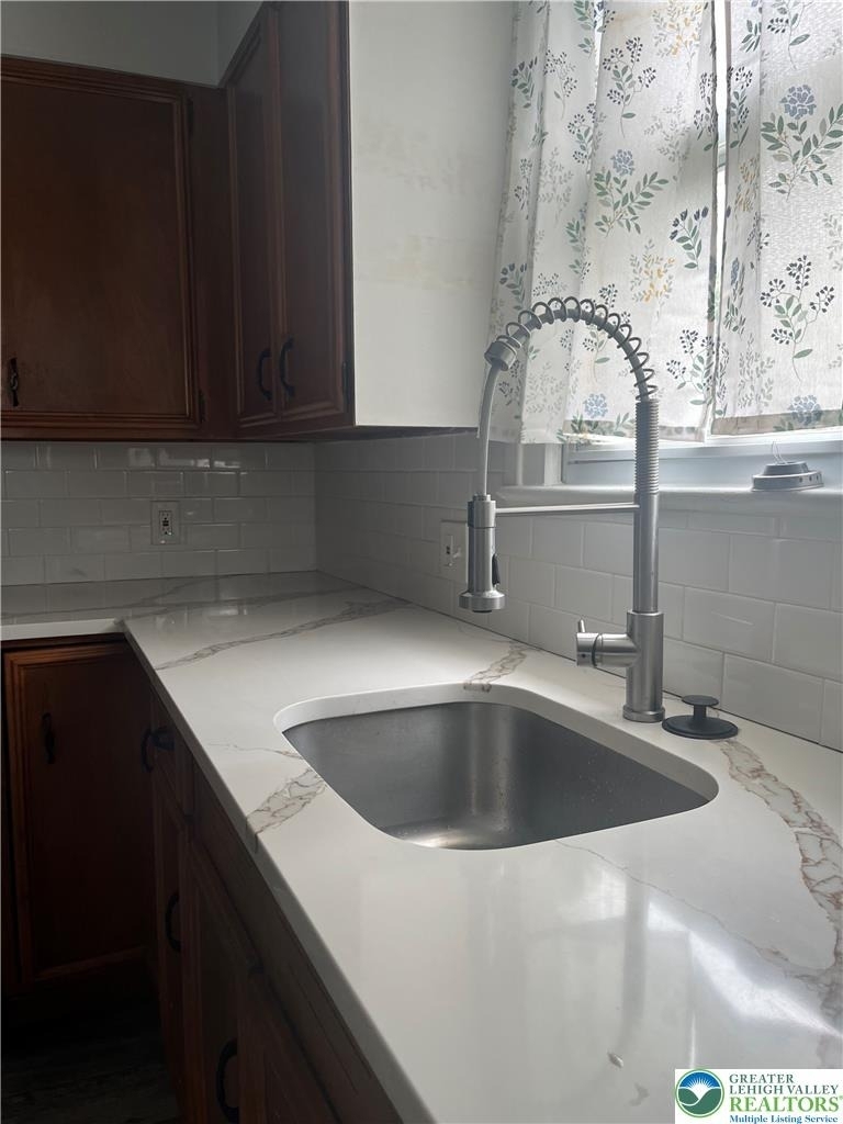 528 Centre Street - Photo 8