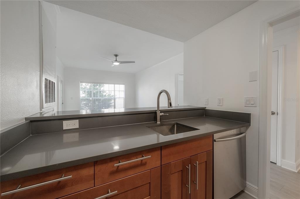 800 S Dakota Avenue - Photo 6